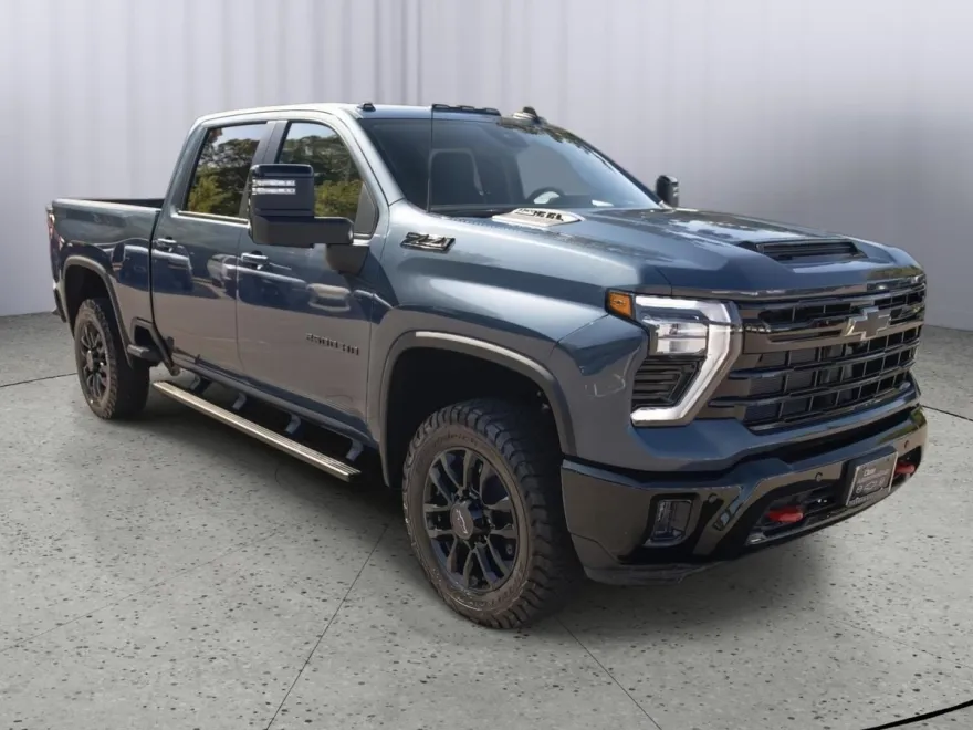 2026 Chevrolet Silverado LT photo 1