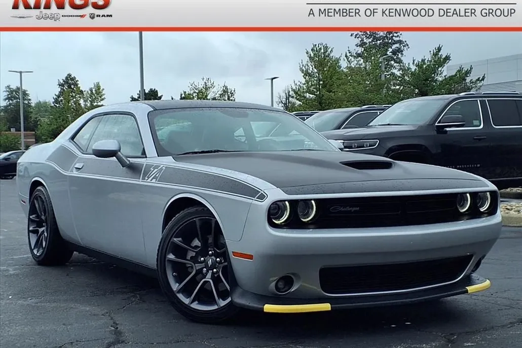 2023 Dodge Challenger R/T photo 1