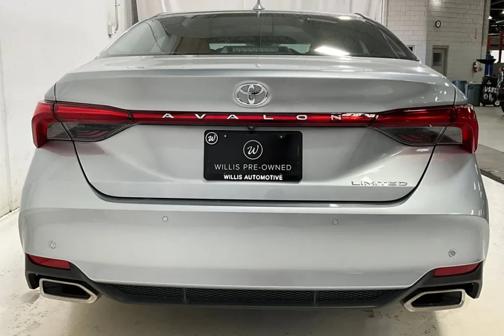 2019 Toyota Avalon Limited photo 1