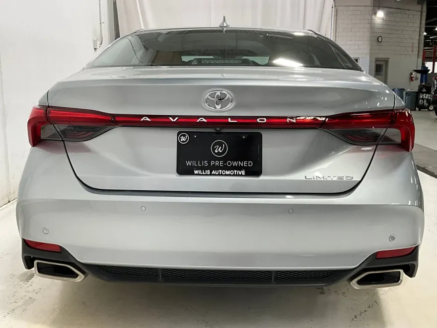 2019 Toyota Avalon Limited photo 1