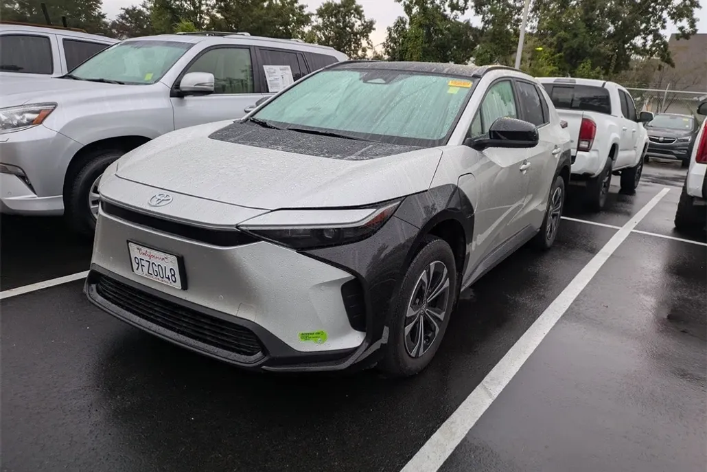 2023 Toyota bZ4X XLE photo 1