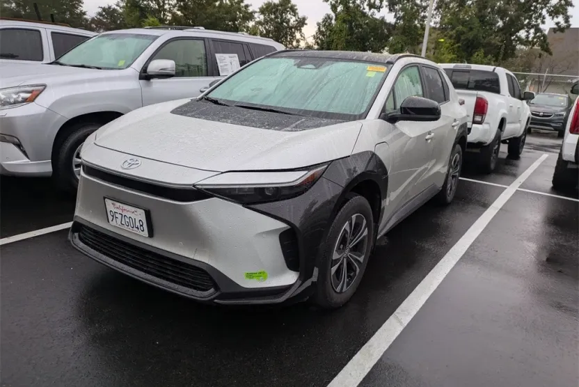 2023 Toyota bZ4X XLE photo 1