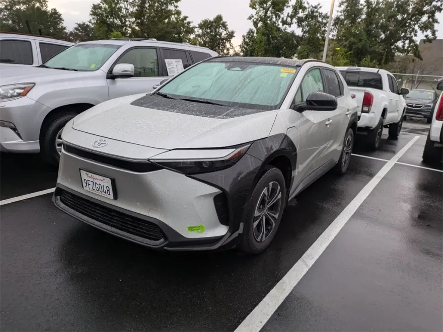 2023 Toyota bZ4X XLE photo 1