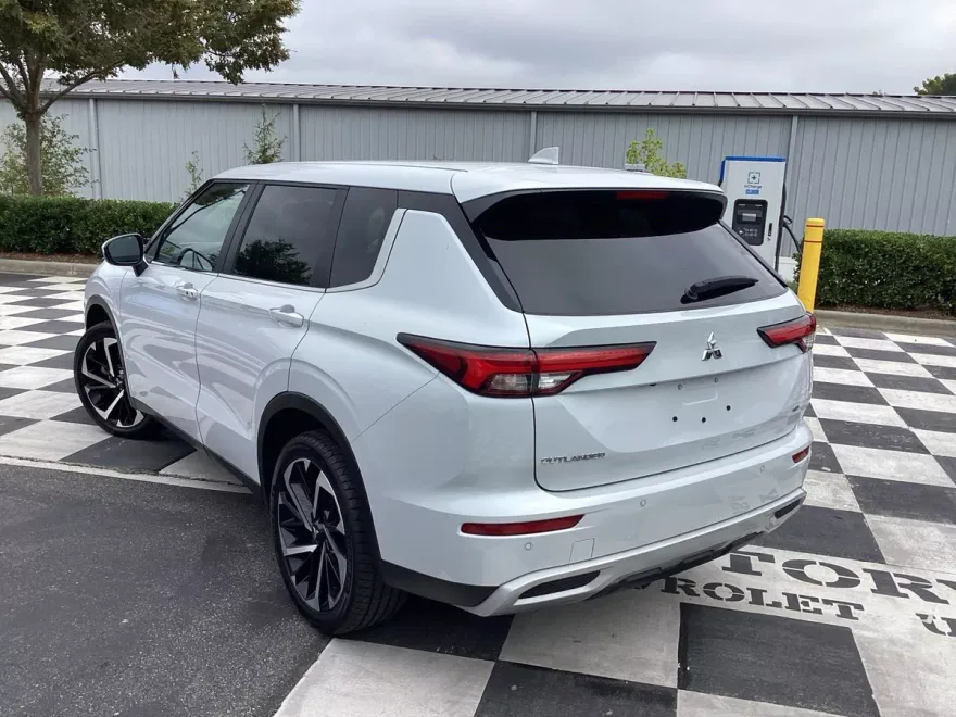 2024 Mitsubishi Outlander SE Ralliart photo 1