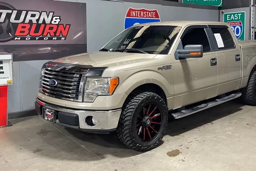 2010 Ford F-150 XLT photo 1