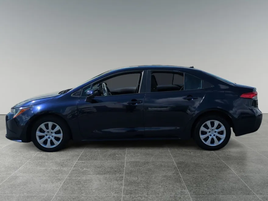 2023 Toyota Corolla LE photo 1