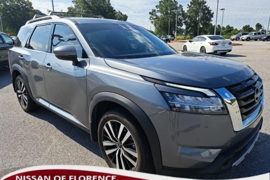 2024 Nissan Pathfinder Platinum photo 1