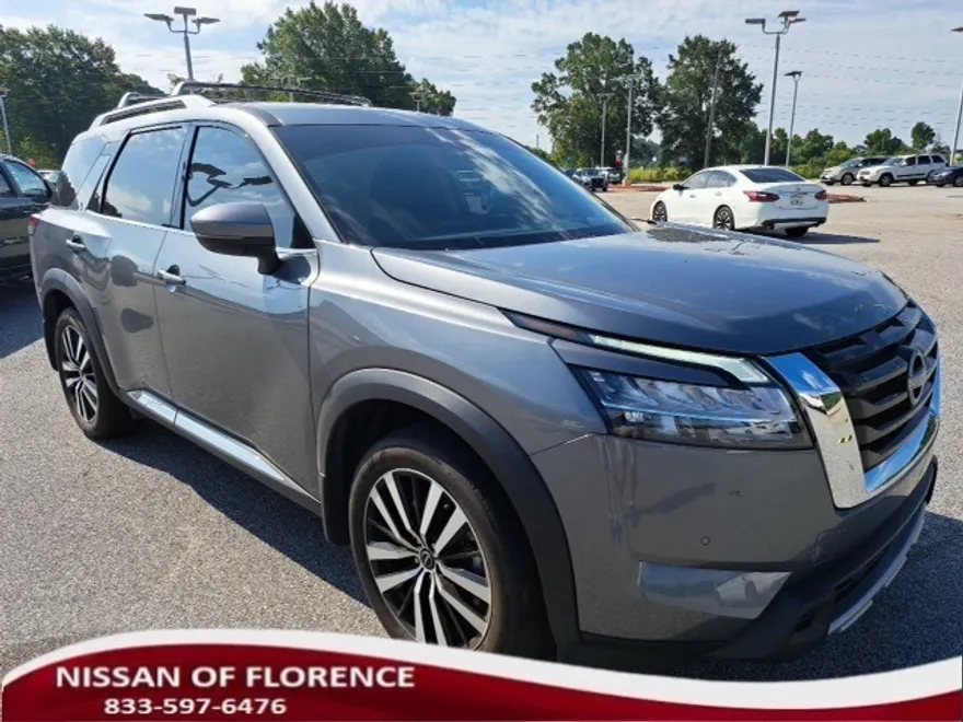 2024 Nissan Pathfinder Platinum photo 1