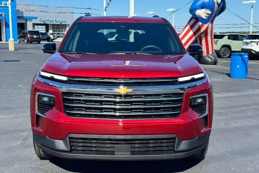 2026 Chevrolet Traverse photo 1