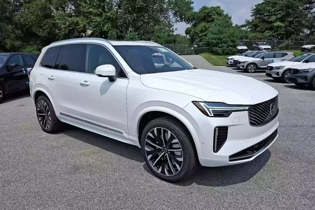 2026 Volvo XC90 T8 Plus photo 1