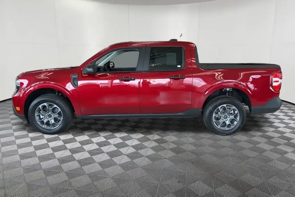 2025 Ford Maverick XLT photo 1