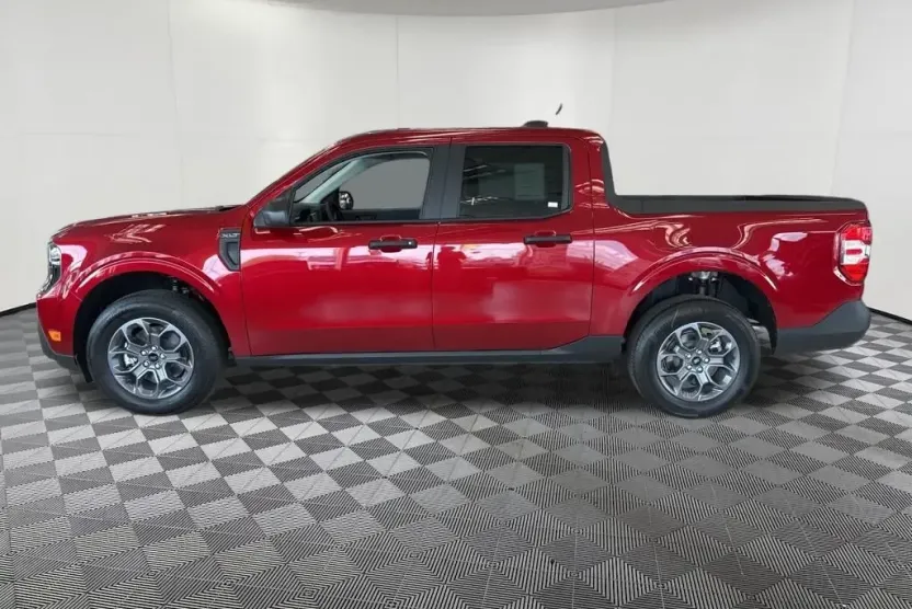 2025 Ford Maverick XLT photo 1