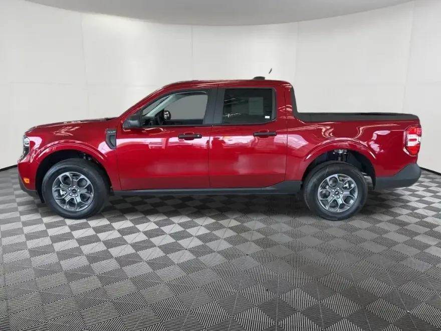 2025 Ford Maverick XLT photo 1