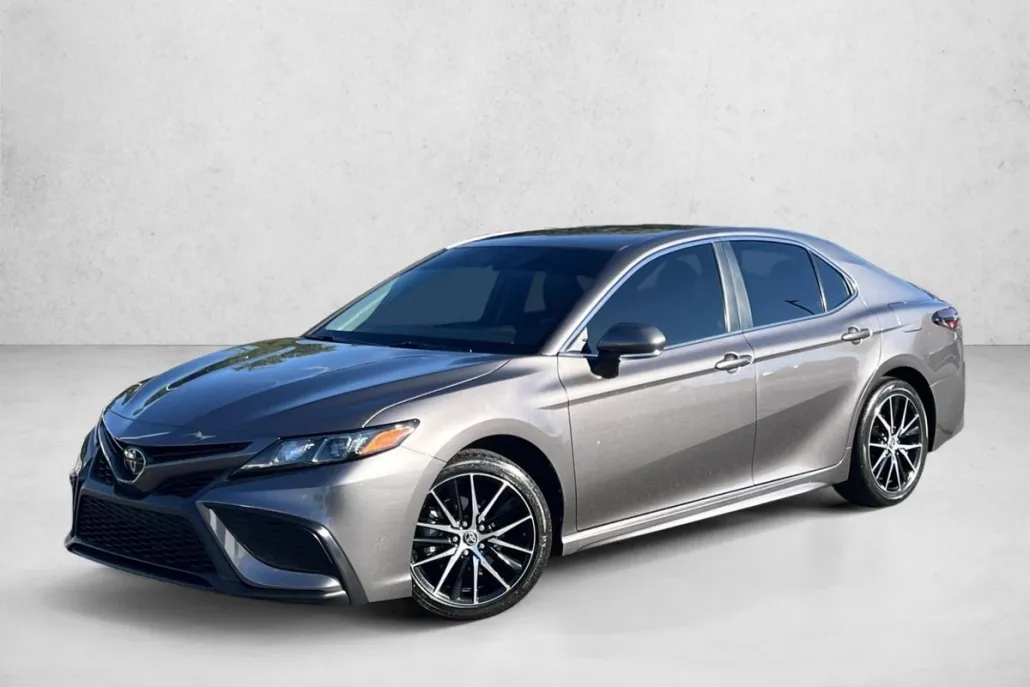 2022 Toyota Camry SE photo 1