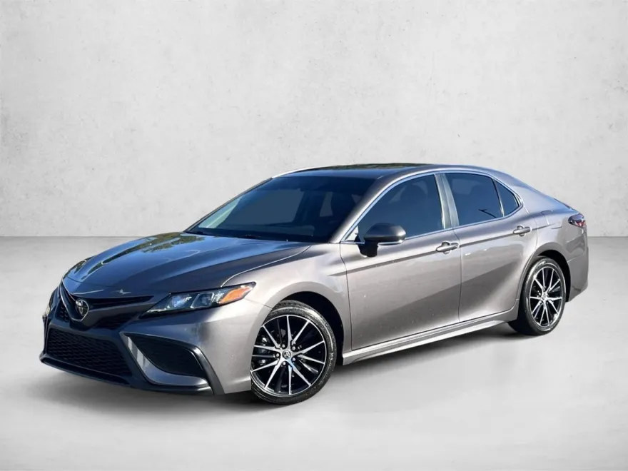 2022 Toyota Camry SE photo 1