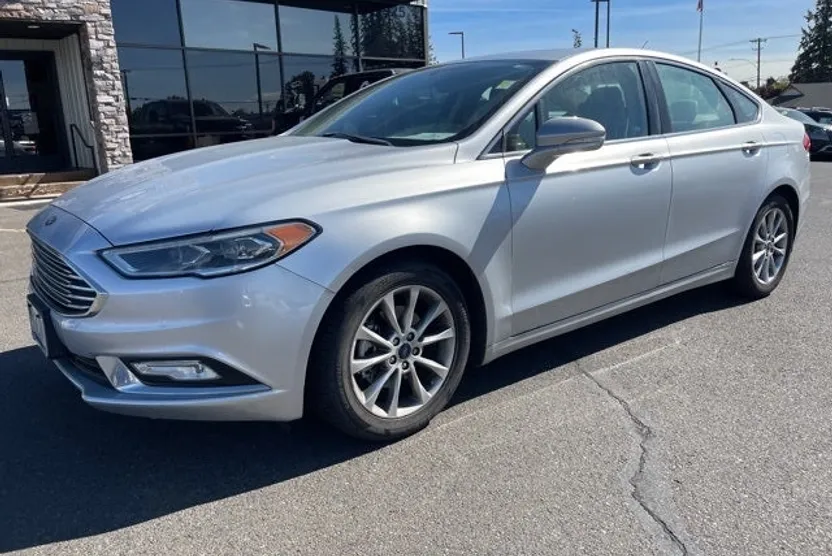 2017 Ford Fusion SE photo 1