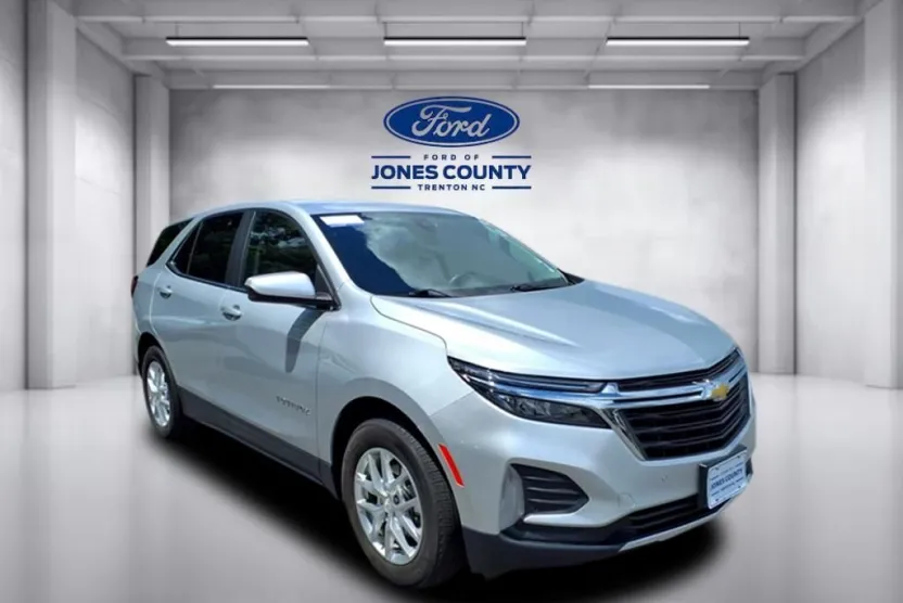 2022 Chevrolet Equinox LT photo 1