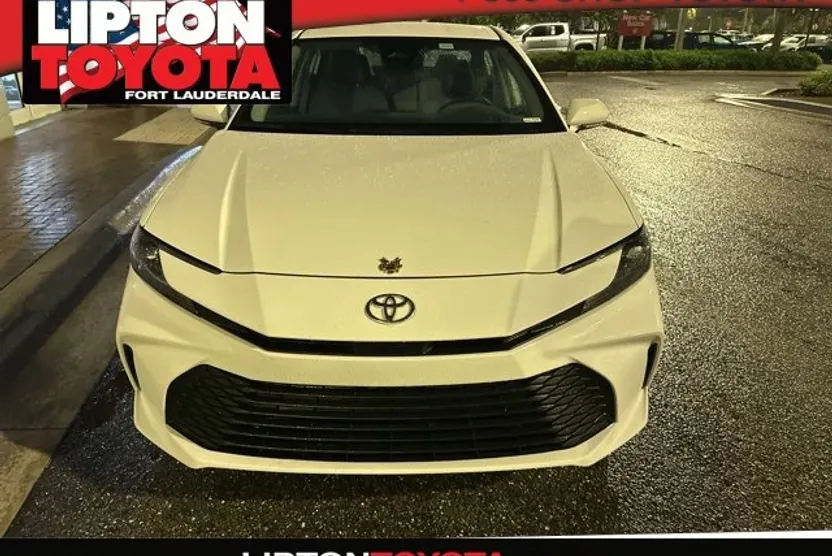 2025 Toyota Camry LE photo 1