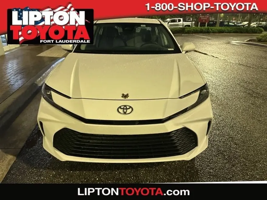 2025 Toyota Camry LE photo 1