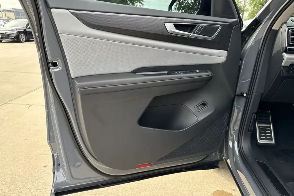 2025 Volkswagen Atlas Peak Edition SE photo 1
