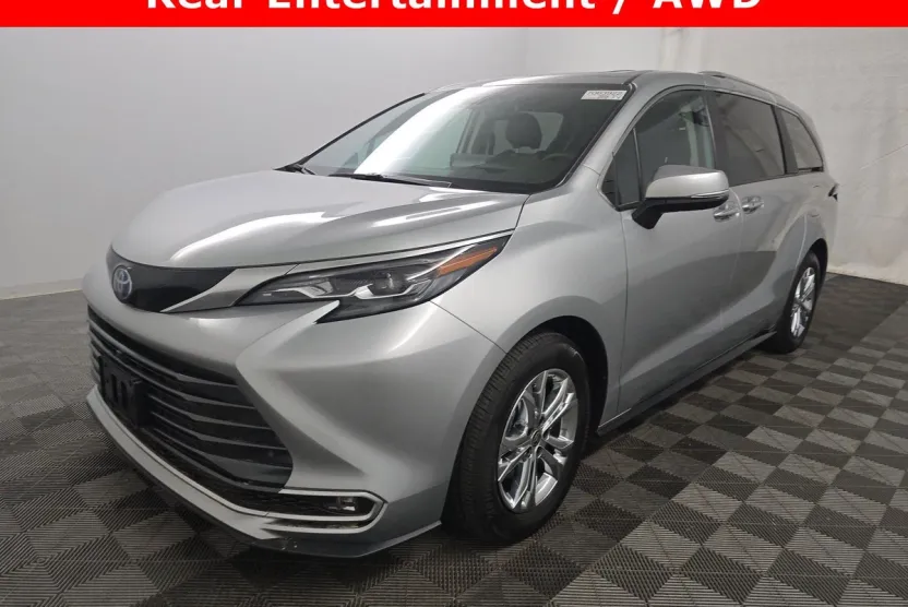 2024 Toyota Sienna Platinum photo 1