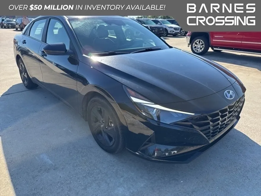 2023 Hyundai Elantra SEL photo 1
