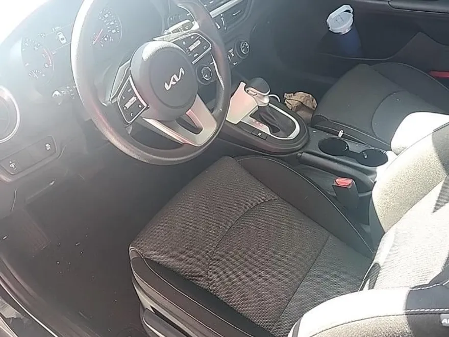 2023 Kia Forte LXS photo 1