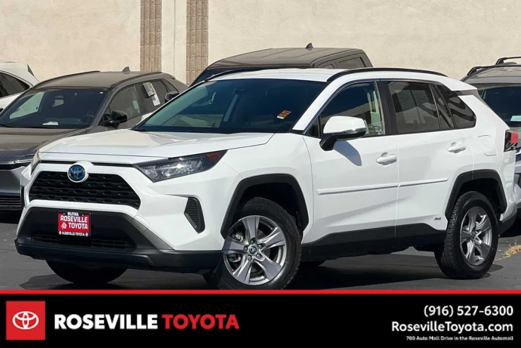 2022 Toyota RAV4 Hybrid LE photo 1