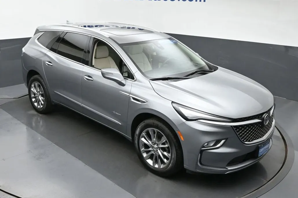 2024 Buick Enclave Avenir photo 1