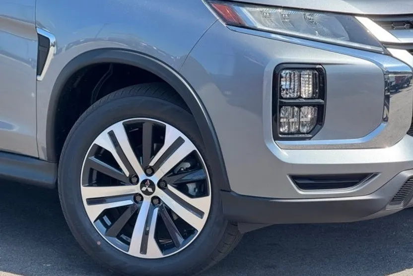 2025 Mitsubishi Outlander Sport ES SE LE photo 1