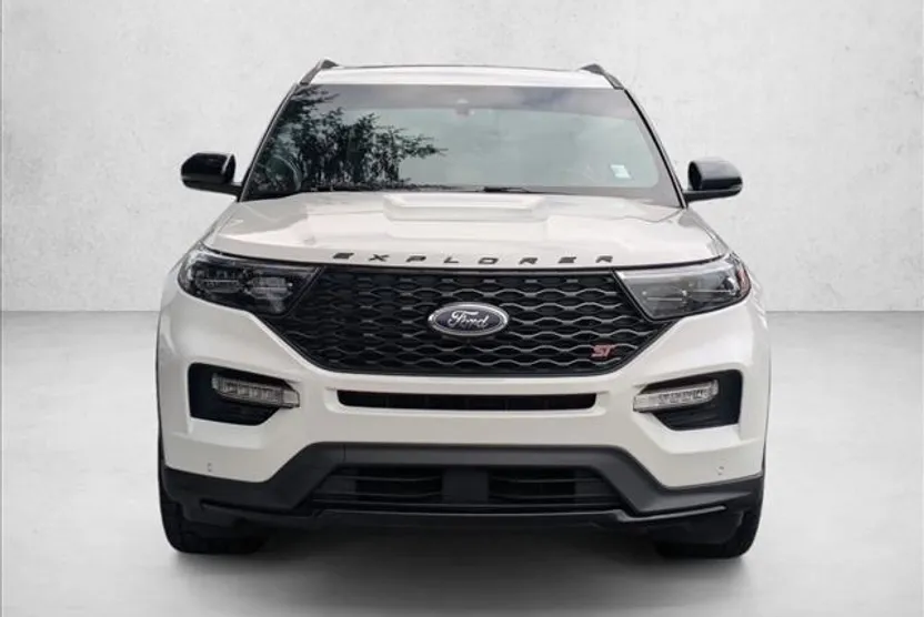 2023 Ford Explorer ST photo 1