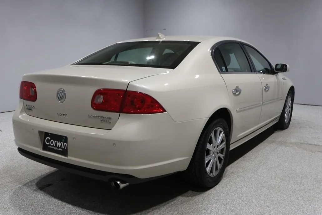 2011 Buick Lucerne CXL photo 1