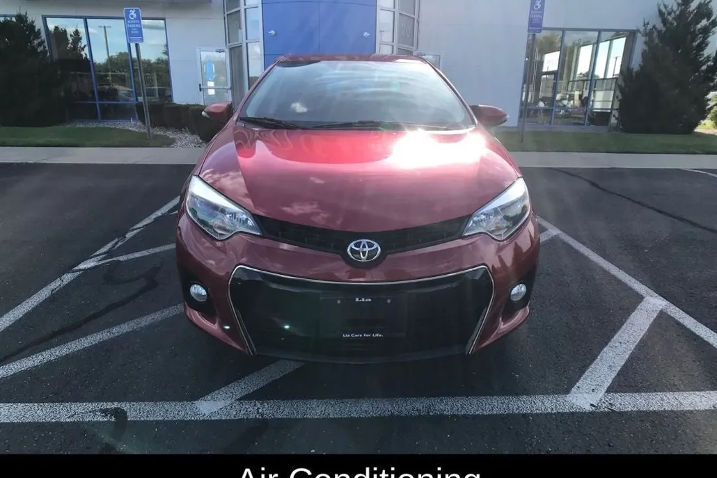 2016 Toyota Corolla S Premium photo 1