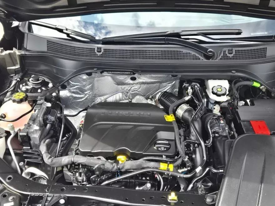 2024 Chevrolet Trax LS photo 1