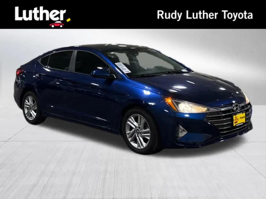 2020 Hyundai Elantra SEL photo 1