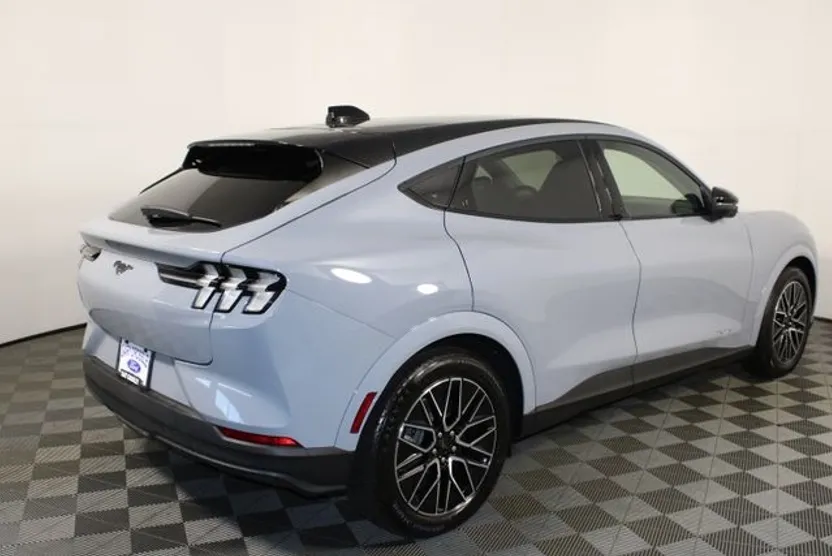 2025 Ford Mustang Mach-E Premium photo 1