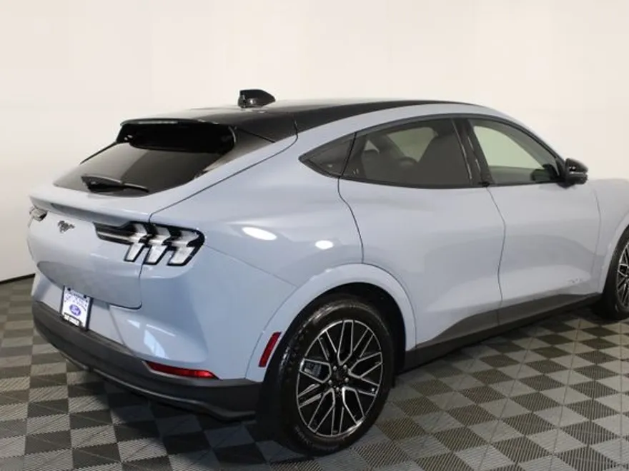 2025 Ford Mustang Mach-E Premium photo 1