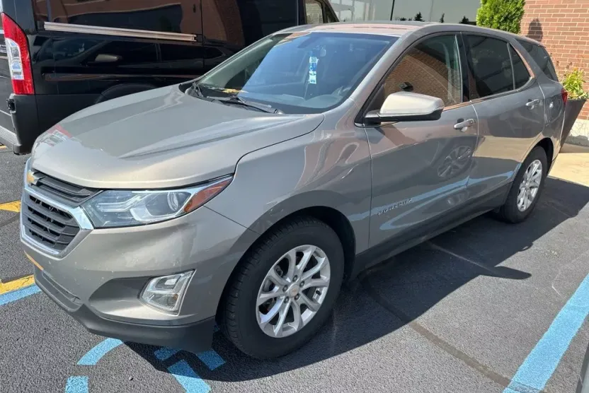2018 Chevrolet Equinox LT photo 1