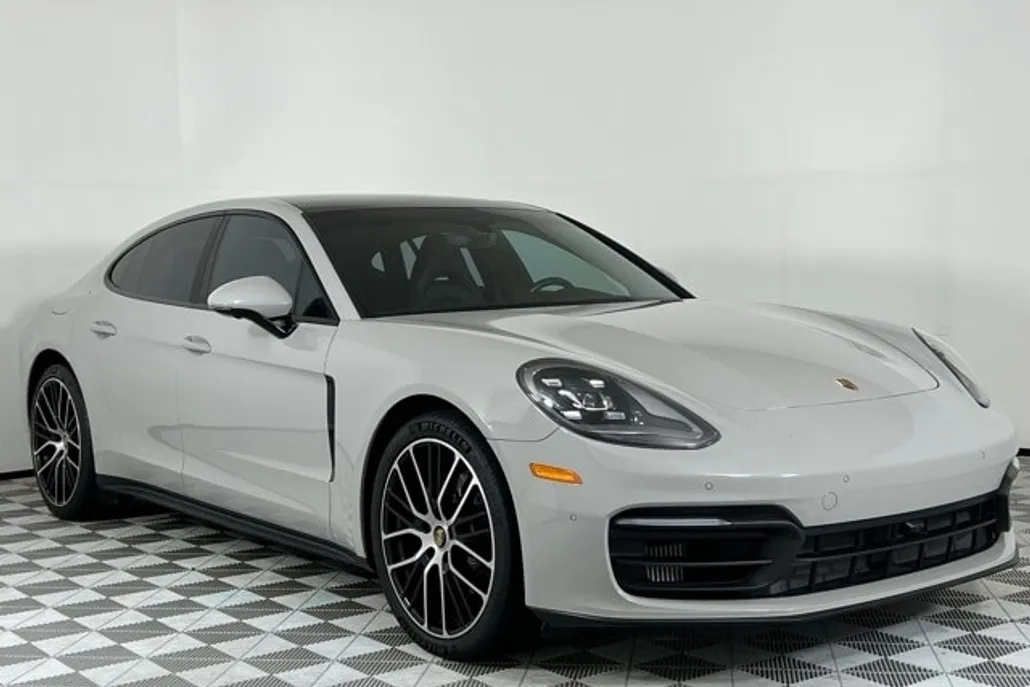 2021 Porsche Panamera 4 photo 1