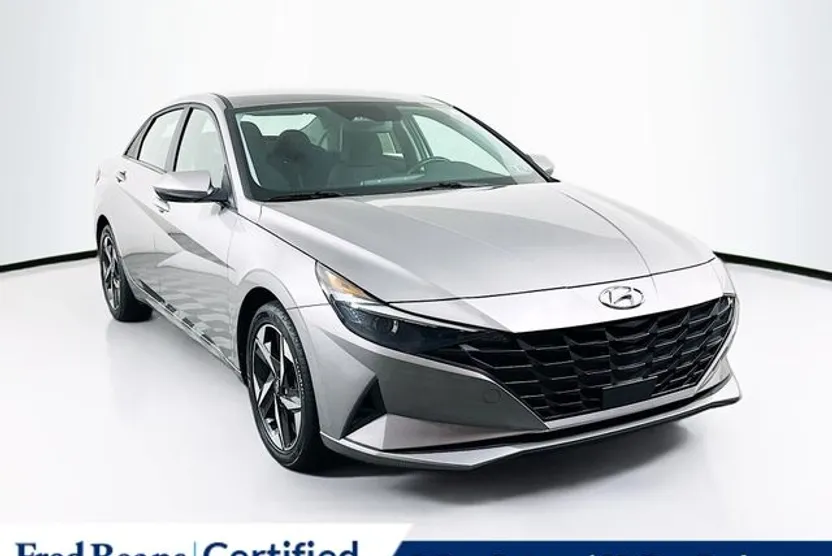 2023 Hyundai Elantra SEL photo 1