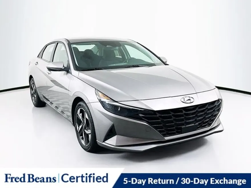 2023 Hyundai Elantra SEL photo 1