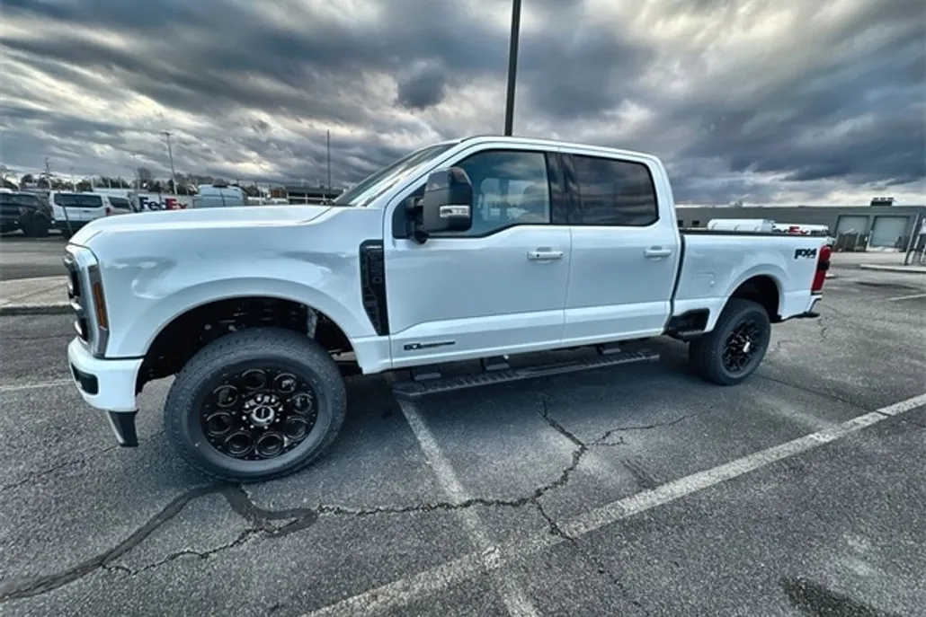 2025 Ford F-350 Lariat photo 1