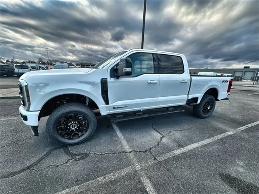 2025 Ford F-350 Lariat photo 1