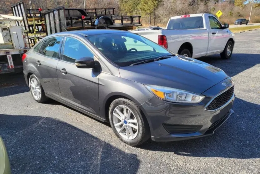 2016 Ford Focus SE photo 1