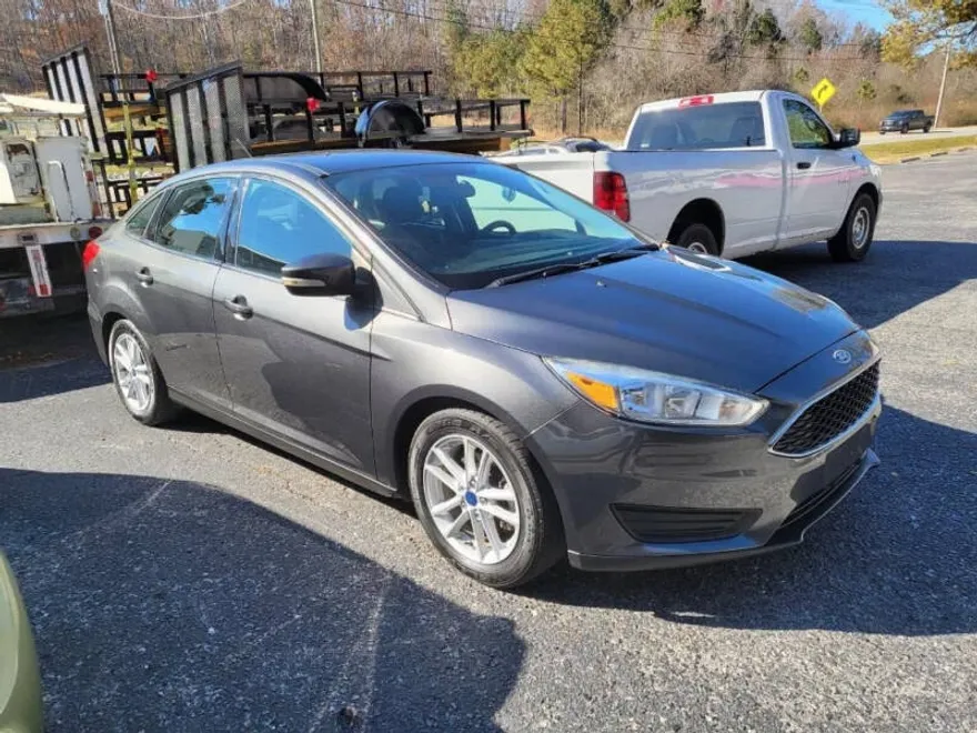 2016 Ford Focus SE photo 1