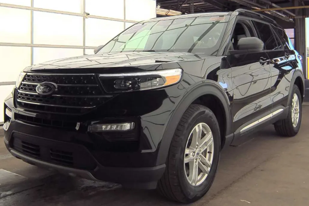 2023 Ford Explorer XLT photo 1
