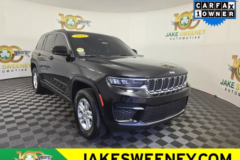 2022 Jeep Grand Cherokee Laredo photo 1