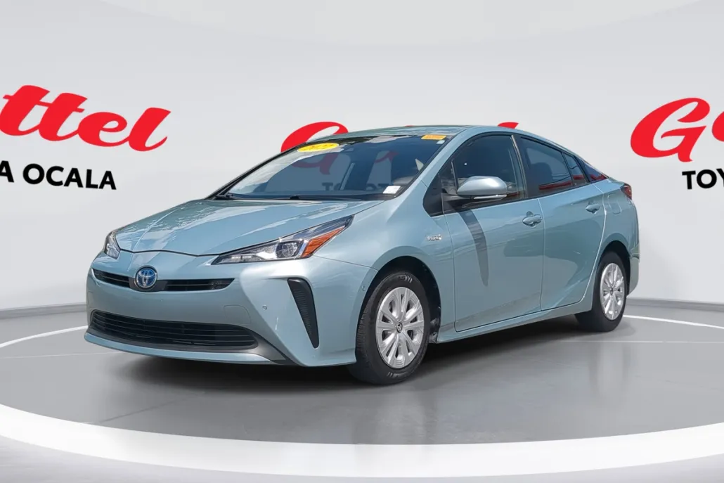 2022 Toyota Prius LE photo 1