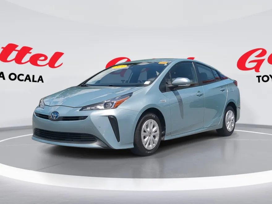 2022 Toyota Prius LE photo 1