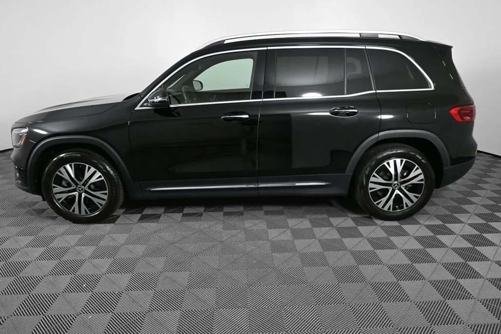 2024 Mercedes Benz GLB 250 photo 1